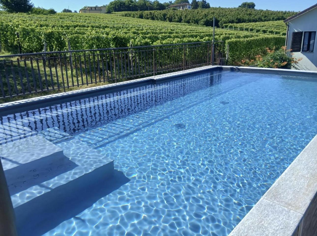 Tra... Monti E Vigne Bed and breakfast 3*